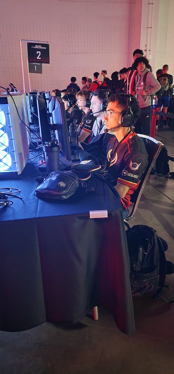 rollstampede's tweet photo. Scrimming @FCBlackOfficial dialing in! https://t.co/MtQCdCl49l