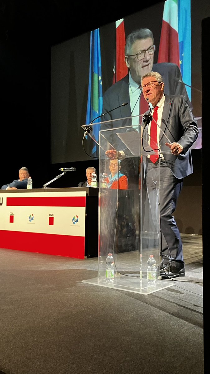 🟥 ADESSO BASTA! #MaurizioLandini all’assemblea #CgilUil: “Di lavoro si deve vivere, non morire”. ▶️ Per approfondire: tinyurl.com/2xx9jms7
