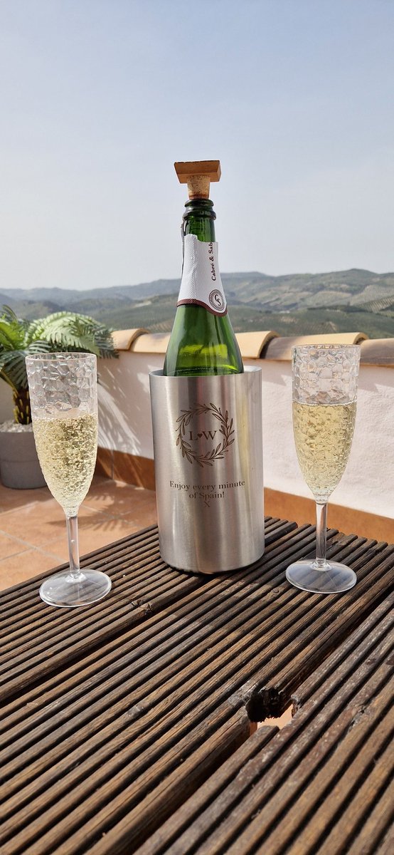 ejwlfc's tweet photo. Another beautiful day in #Moclin #Granada my best friend Andy from work bought me this wine cooler as a leaving present & I absolutely adore it ❤️🥂 https://t.co/yrdsGmlFVl
