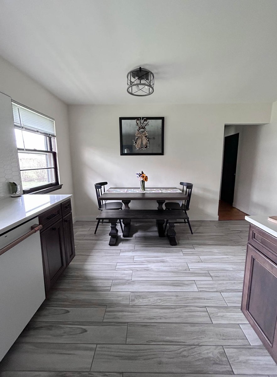 They finished off their custom made set with two showroom chairs! A perfect fit for this cozy kitchen.

#kitchenchair #kitchenstyle #eatinkitchen