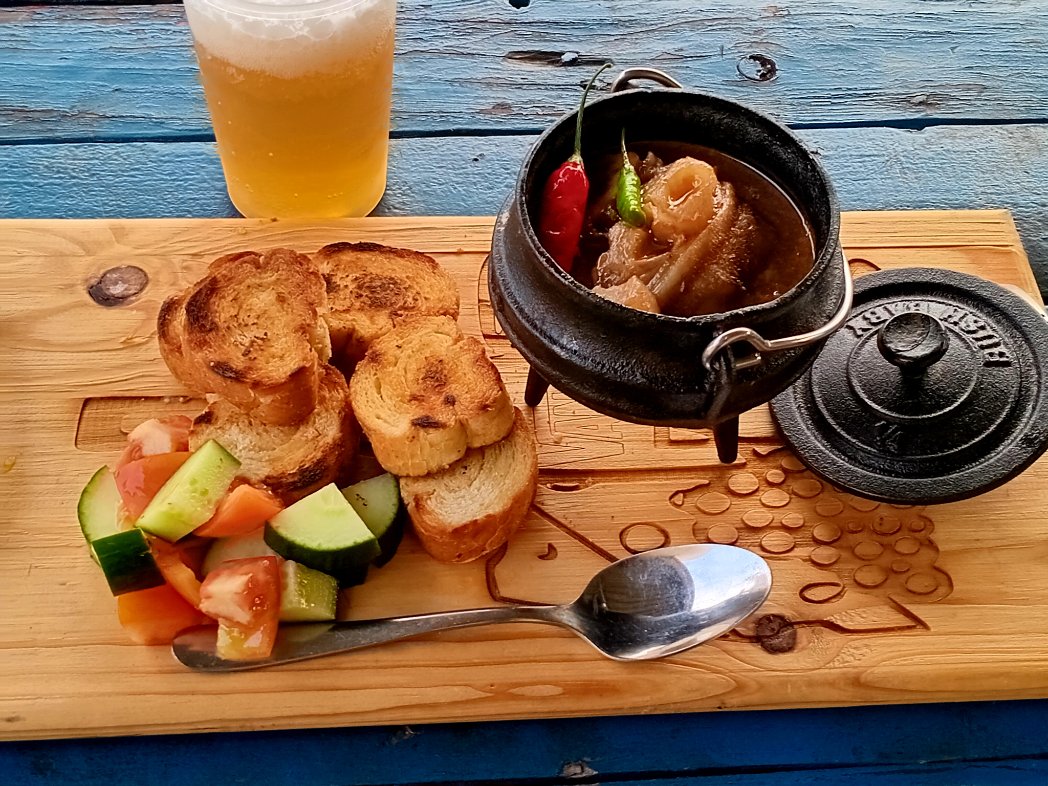 Friday lunch .Zondo broth served from a size ¼ potjie ne toast, ne beer (of course 😅) ....patiently waiting for the #HighfiridziChallenge  outcome
#Food 
#foodlover 
#foodies
#CulinaryGlobetrotters