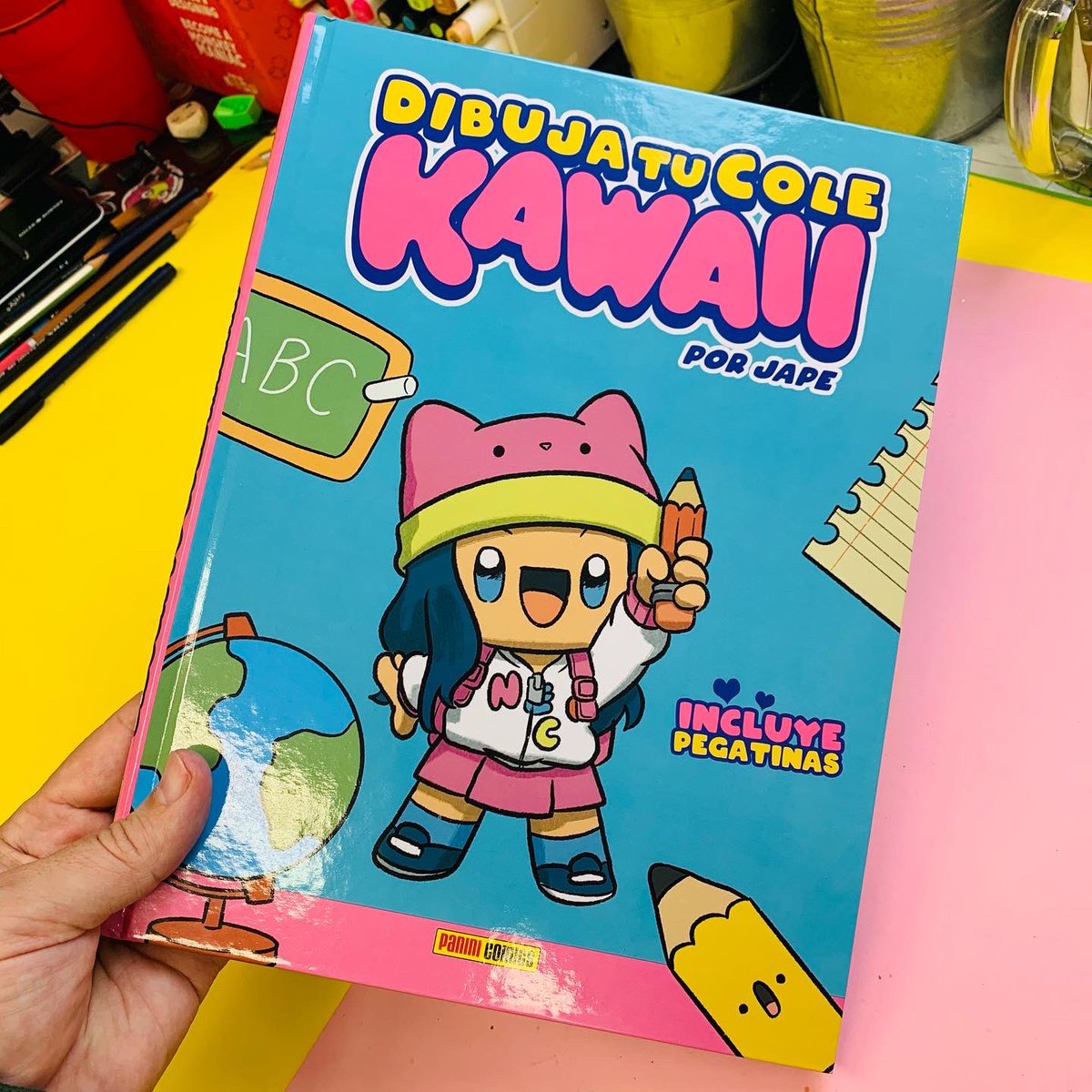 José Antonio Pérez (JAPE) (@perezjape) on Twitter photo La semana que viene (27 de Marzo) sale a la venta mi nuevo libro “Dibuja tu cole kawaii”
Con él aprenderás a dibujar todos los útiles escolares, uniformes y personajes al estilo más simpático del planeta.
Edita <a href="/PaniniComicsEsp/">Panini Cómics España</a> La semana que viene (27 de Marzo) sale a la venta mi nuevo libro “Dibuja tu cole kawaii”
Con él aprenderás a dibujar todos los útiles escolares, uniformes y personajes al estilo más simpático del planeta.
Edita <a href="/PaniniComicsEsp/">Panini Cómics España</a>