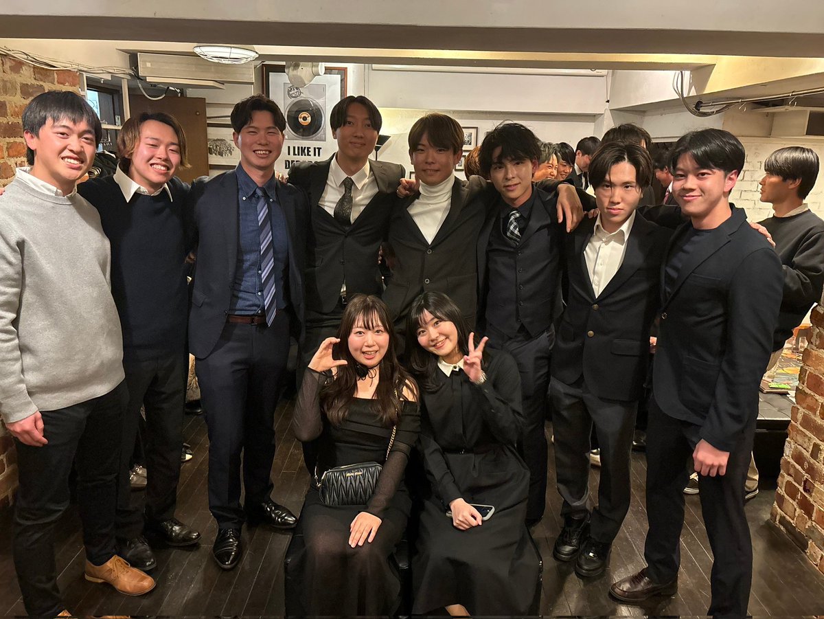 chuyans2024's tweet photo. 慶應義塾大学に合格された皆さん‼️合格おめでとうございます‼️
軟式野球サークルChuyansでは先日4年生���追い出す、通称追いコンを実施しました！
大切な仲間ができて、こんなにも沢山の後輩から慕われるサークル生活を送ってみませんか？？
#春から慶應  #慶應春新歓2024  #慶應義塾大学 https://t.co/XWoVgzuwle
