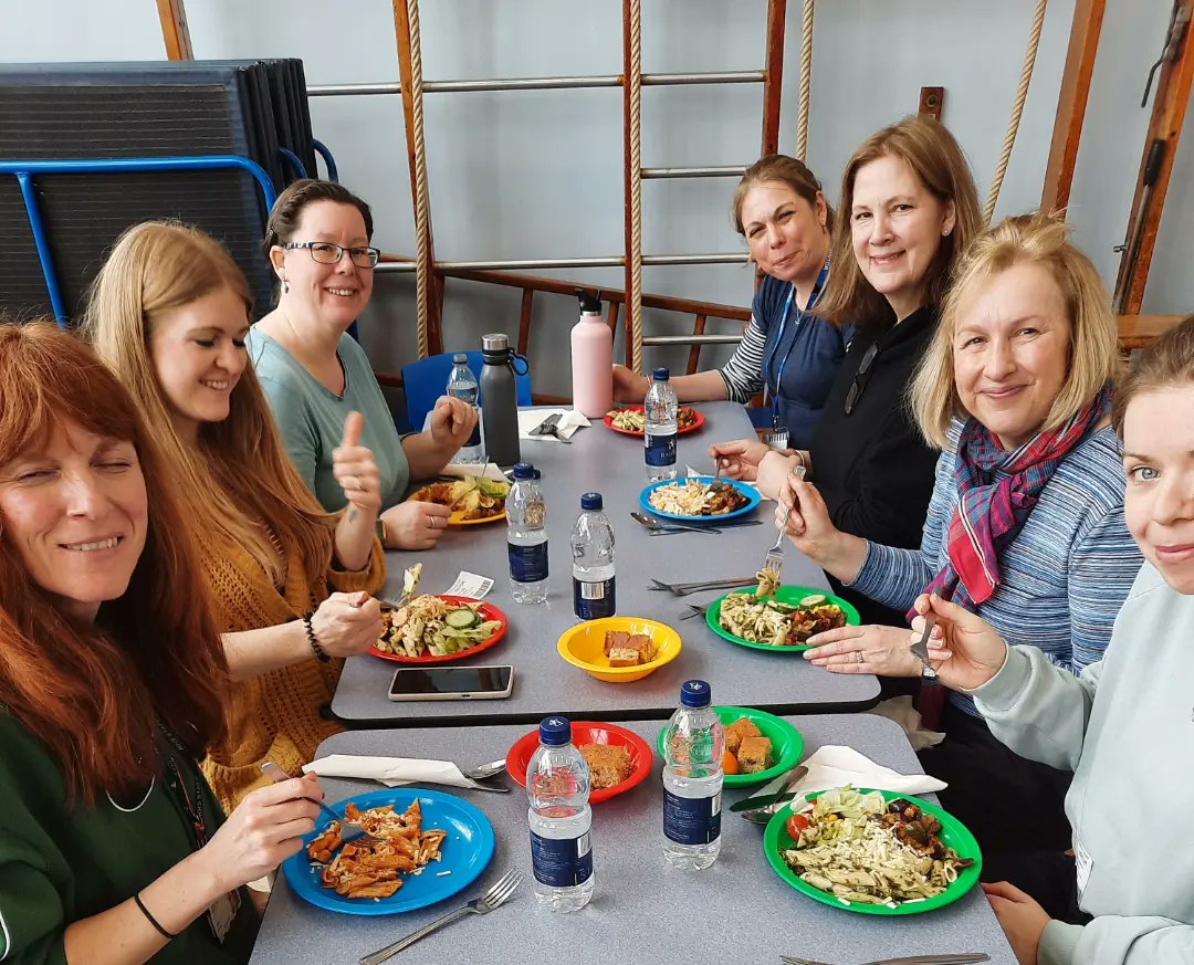 What a week! On Wednesday @STGPSCamberwell hosted @RHSSchools team awayday. It was informative, fun, tasty and sunny. Lunch incl. own grown produce @sfmtweet @lb_southwark Thursday was all about #compost #coproduction 💚🐝🥕🦋🪱🐜🐌🕷️@capital_growth #BioDiversitySurvey @vickihird