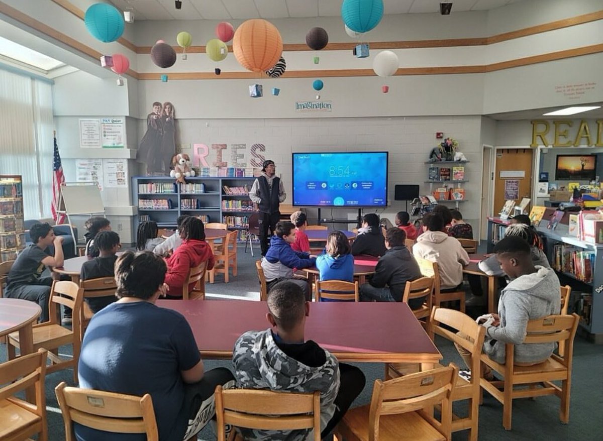 MBK Vista, DeMarco Cannon recently facilitated a conversation with our young men about gun violence prevention. 

They also discussed decision-making, the use of derogatory terms, and how these aspects relate to mental health. 

#WeAreMBK #MyBrothersKeeper #MBK