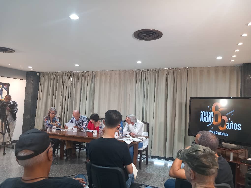 FestCineHabana's tweet photo. #AHORA: En el #65ICAIC se abre espacio para rememorar la figura de Alfredo Guevara, presidente fundador del #ICAIC y de nuestro Festival en 1️⃣9️⃣7️⃣9️⃣. 

🗣️Rebeca Chávez
🗣️ Manuel Pérez Paredes
🗣️ Francisco Cordero
🗣️ Gerardo Chijona

Modera: Dolores Calviño https://t.co/vXitfWxd0I