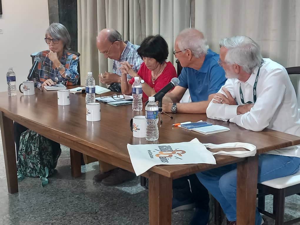 FestCineHabana's tweet photo. #AHORA: En el #65ICAIC se abre espacio para rememorar la figura de Alfredo Guevara, presidente fundador del #ICAIC y de nuestro Festival en 1️⃣9️⃣7️⃣9️⃣. 

🗣️Rebeca Chávez
🗣️ Manuel Pérez Paredes
🗣️ Francisco Cordero
🗣️ Gerardo Chijona

Modera: Dolores Calviño https://t.co/vXitfWxd0I
