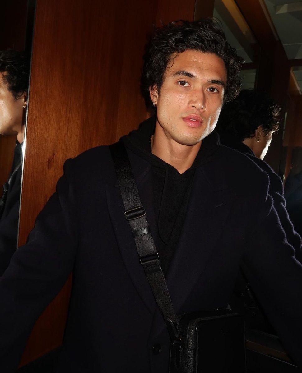 Entretetizei_'s tweet photo. LINDOOO! 🧡🫶🏻

Charles Melton para a Coach. https://t.co/gU9VICraav