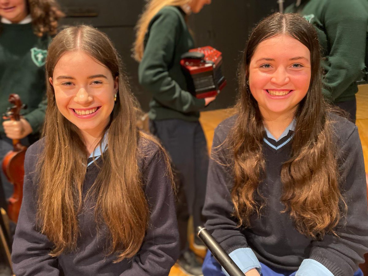 🍀 Seachtain na Gaeilge Eagraíodh ceolchoirm thraidisiúnta le haghaidh Seachtain na Gaeilge ar an gCéadaoin seo caite. Bíonn an cheolchoirm ar siúl chuile bhliain sa scoil agus bíonn an t-atmaisféar thar barr i gcónaí! @Gaelbhratach10 @SnaGaeilge