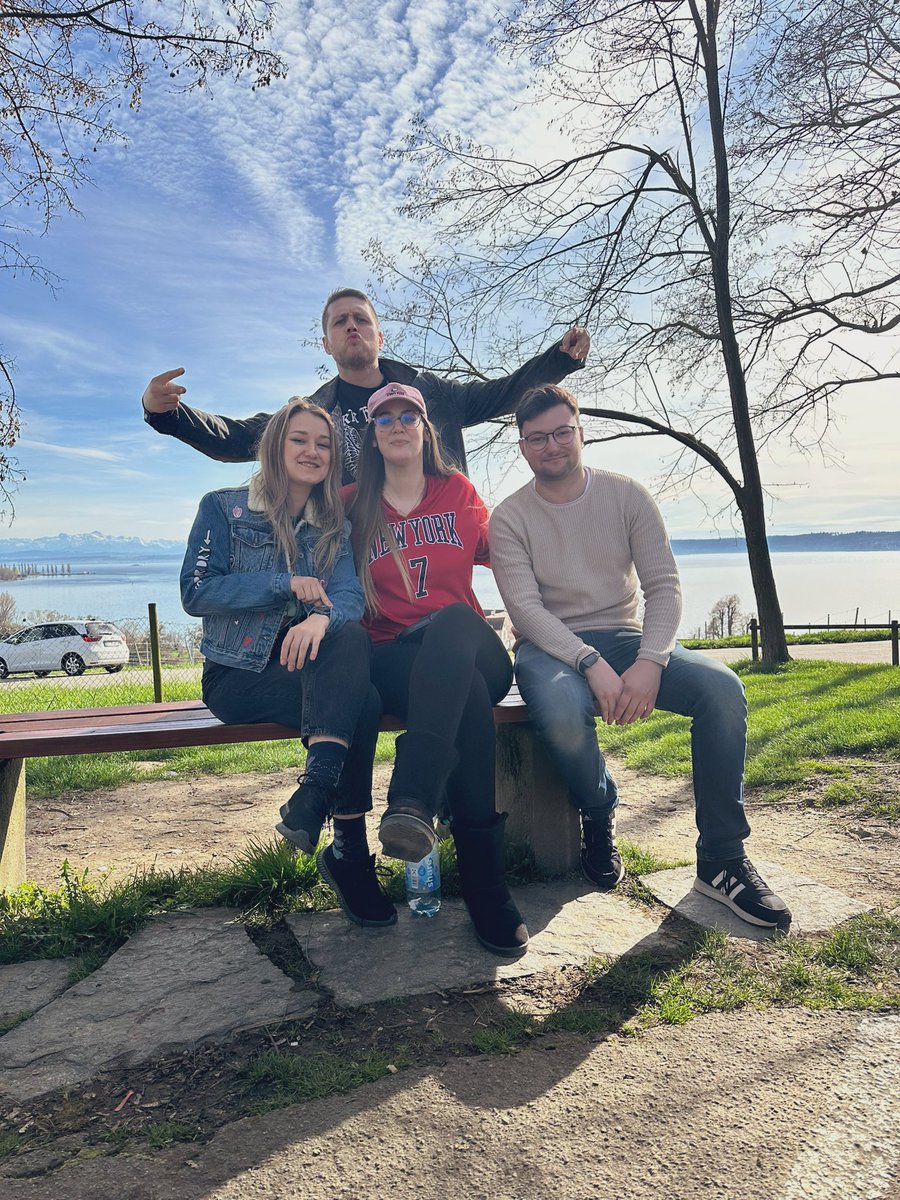 hallo_alexa_ tweet media