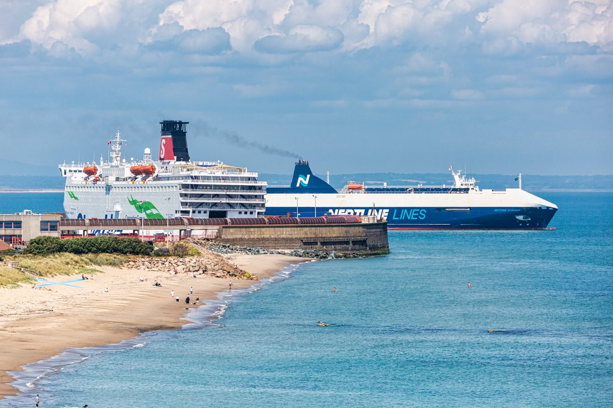 The @Neptunelines vessel the MV Neptune Dynamis keeps a watchful eye on the @stenaline vessel the MV Stena Vision while it departs @RosslareEuroport. 🛳 🛳 ☀ ☀ #bringbackthesummer #sunnysoutheast