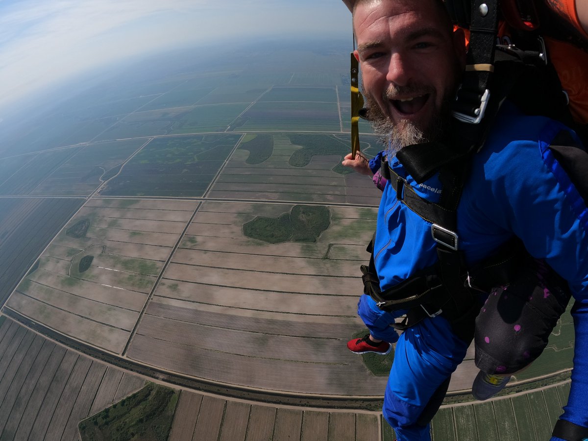SeaStarNC's tweet photo. Get your man a skydiving trip. It'll change YOUR life. https://t.co/ePVFqtZdDM https://t.co/cGyzTZRBBj