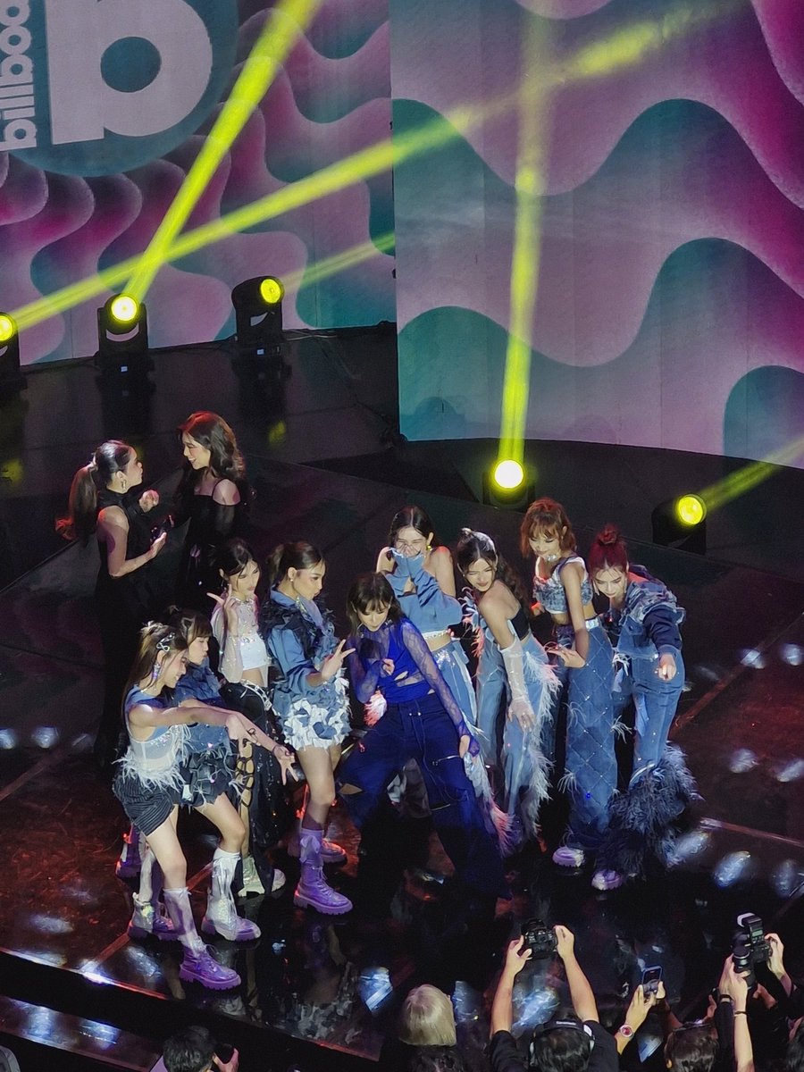 jisoosbloodline's tweet image. Bini with sarah g !