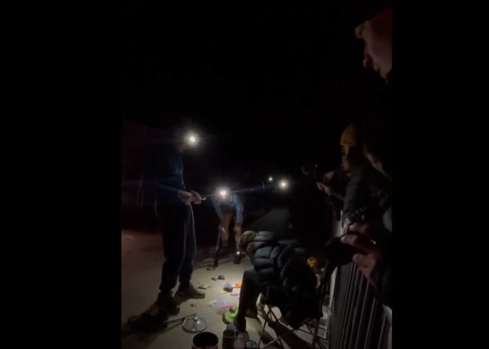 "Jasmin, if you want clockwise - it's all yours." - Jared Campbell in critical moments before loop five. Vid picks up at 2:35. #bm100 

Video: youtube.com/watch?v=2IOY7n…