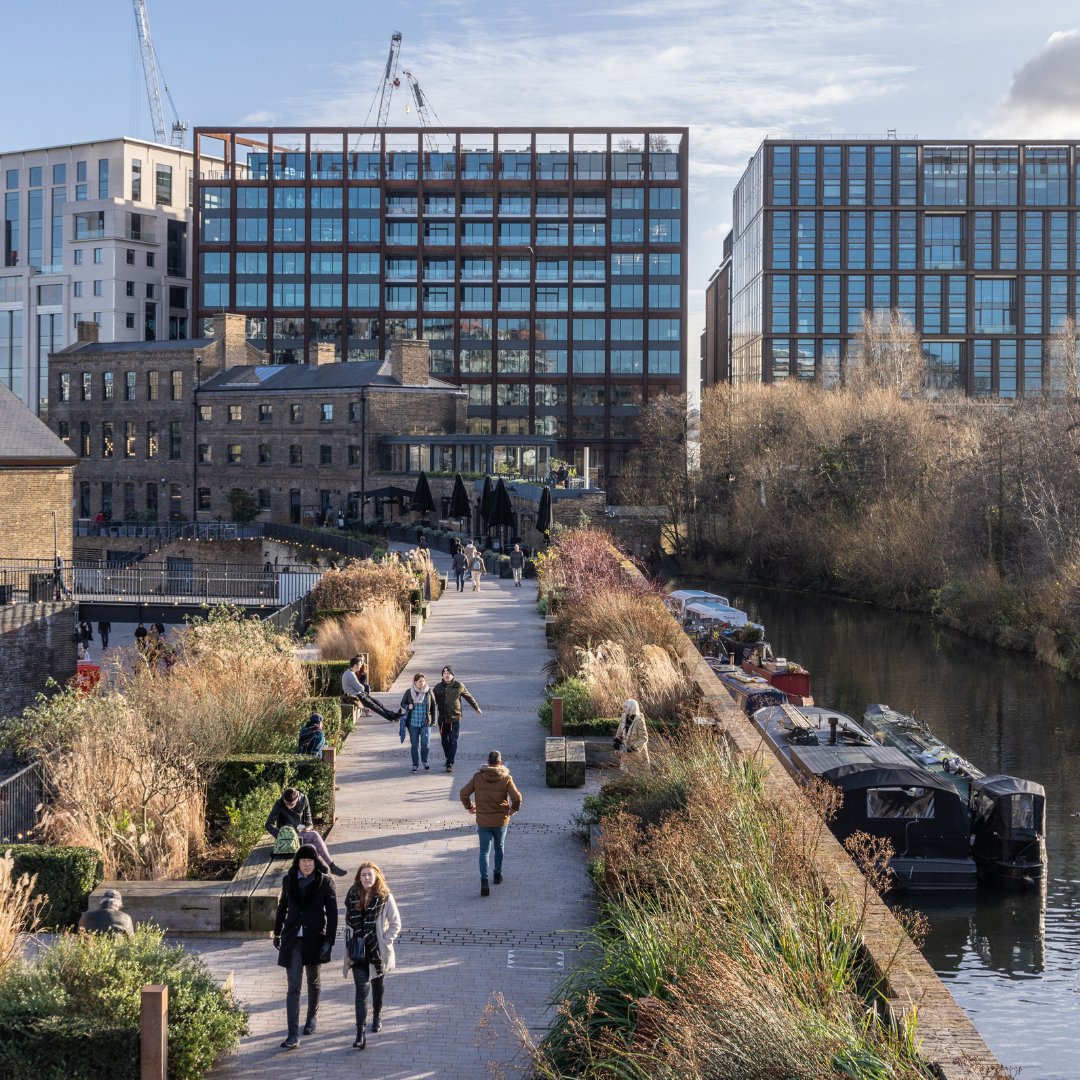 kingscrossN1C's tweet photo. Bagley Walk is a hidden gem nestled in Coal Drops Yard, King’s Cross 🌿⁠
⁠
Built on what used to be an old railway viaduct, this accessible parkway follows the curve of Regent’s Canal with pretty planting framing views over Camley Street Nature Park and Coal Drops Yard. https://t.co/vMZ4wPTqFl