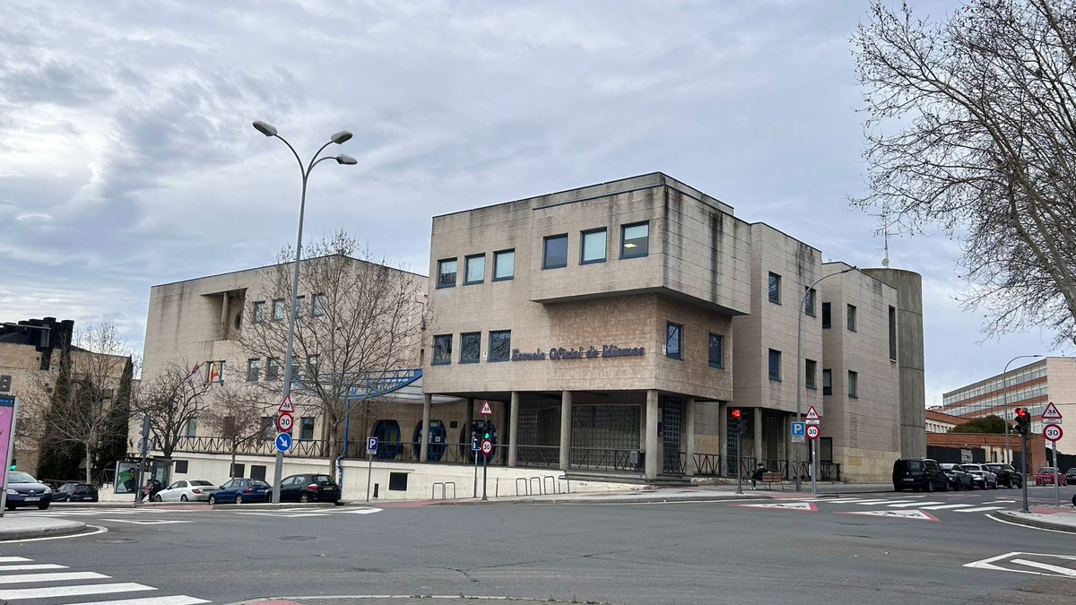 eoi_leon's tweet photo. Estupenda experiencia de enriquecimiento profesional: aprendiendo observando a otros docentes, intercambio de buenas prácticas, visitas entre la EOI Salamanca y la EOI León. #eoisalamanca #cfpidiomas #observaAccion #school4school #eoileon @CFPIdiomas @eoisalamanca https://t.co/8UB3e2msQS