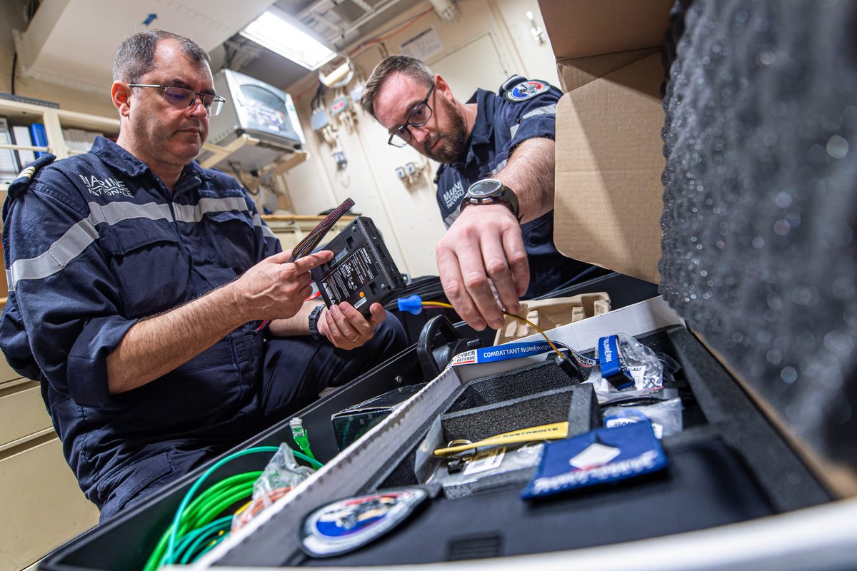 MarineNationale's tweet photo. #DEFNET2024 | Qu’est-ce que la lutte informatique défensive ? La cyberdéfense ou lutte informatique défensive est l’art de se défendre dans le cyberespace = connaissance fine & expertise de cet espace + des capacités réactives en cas d’évènement 🌐 @ComcyberFR https://t.co/ADHf0der6d