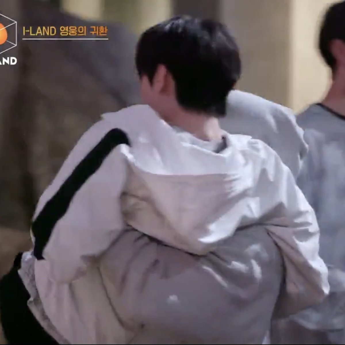 ถ้าบ้านไฟไหม้คุณจะหยิบอะไรไปสิ่งแรกคะ 

: แมวครับ