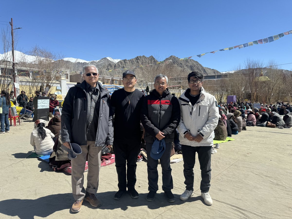 j_paljorladakh's tweet photo. Dhanyawad 🙏, @edwardsajoy Ji President Hamro Party &amp; Sabhasad GTA for visiting Leh and showing your solidarity with the people of Ladakh &amp; our demands by staying on hunger strike for 48 hours. Thanks for your motivation &amp; gift too🙏 #saveladakh #climatefast #6thscheduleforLadakh https://t.co/rQ36TB23fn