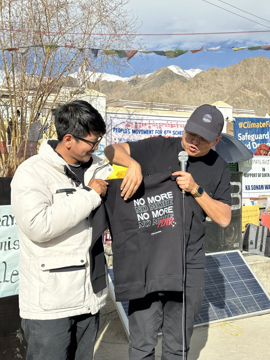 j_paljorladakh's tweet photo. Dhanyawad 🙏, @edwardsajoy Ji President Hamro Party &amp; Sabhasad GTA for visiting Leh and showing your solidarity with the people of Ladakh &amp; our demands by staying on hunger strike for 48 hours. Thanks for your motivation &amp; gift too🙏 #saveladakh #climatefast #6thscheduleforLadakh https://t.co/rQ36TB23fn