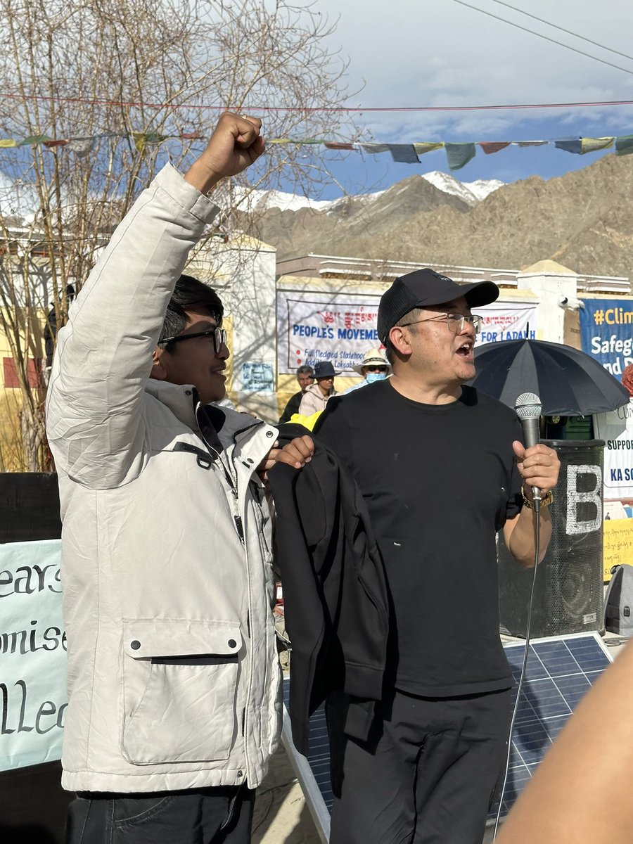 j_paljorladakh's tweet photo. Dhanyawad 🙏, @edwardsajoy Ji President Hamro Party &amp; Sabhasad GTA for visiting Leh and showing your solidarity with the people of Ladakh &amp; our demands by staying on hunger strike for 48 hours. Thanks for your motivation &amp; gift too🙏 #saveladakh #climatefast #6thscheduleforLadakh https://t.co/rQ36TB23fn