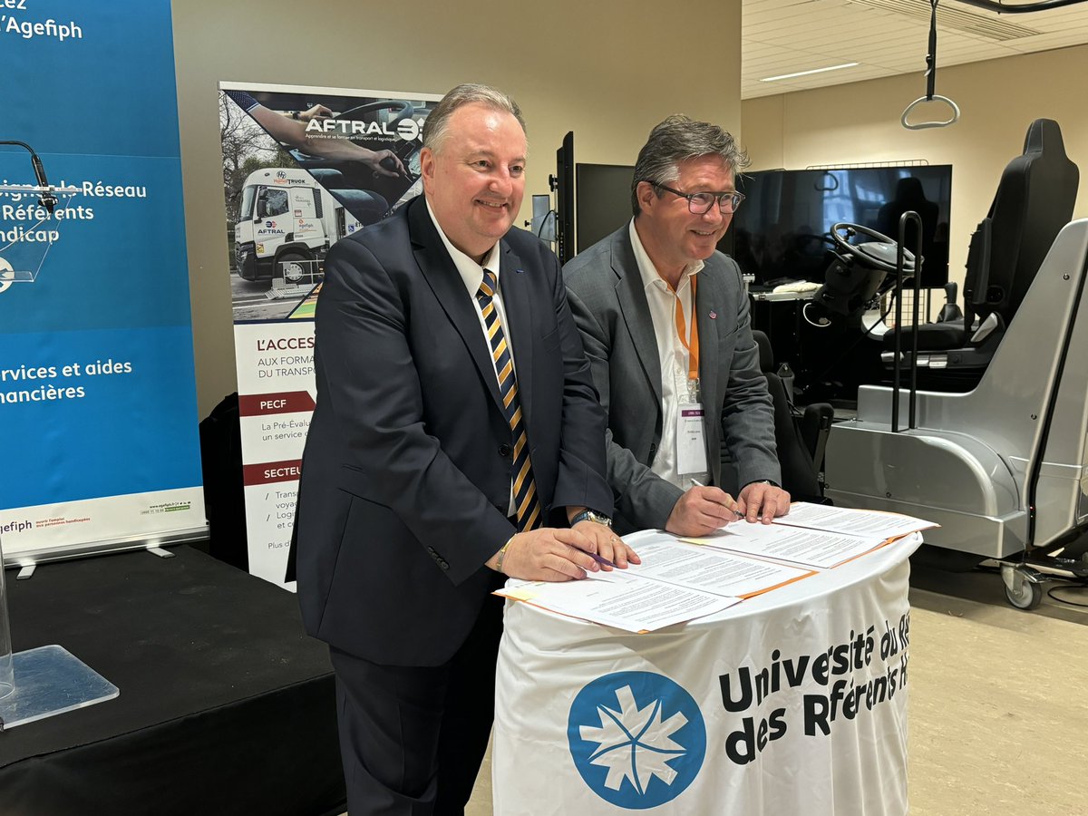 Agefiph_'s tweet photo. Signature de convention entre le Medef Normandie et l’@agefiph_ afin de favoriser les démarches #inclusives ✍️
#URRH2024 #activateurdeprogres https://t.co/bGjqqxToDH