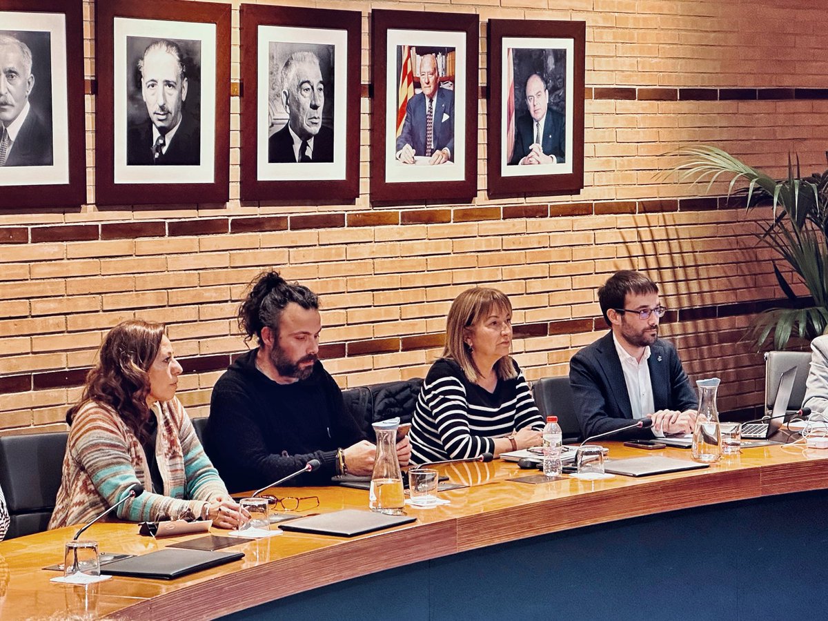 joan90plana's tweet photo. 🏛️ #pleRoses de març! Treballant per la ciutadania de Roses i defensant el projecte de vila sostenible, orgullosa i moderna que representem. 

Sempre amb pas ferm i il·lusió! 💪 https://t.co/GqxLNAZtVl