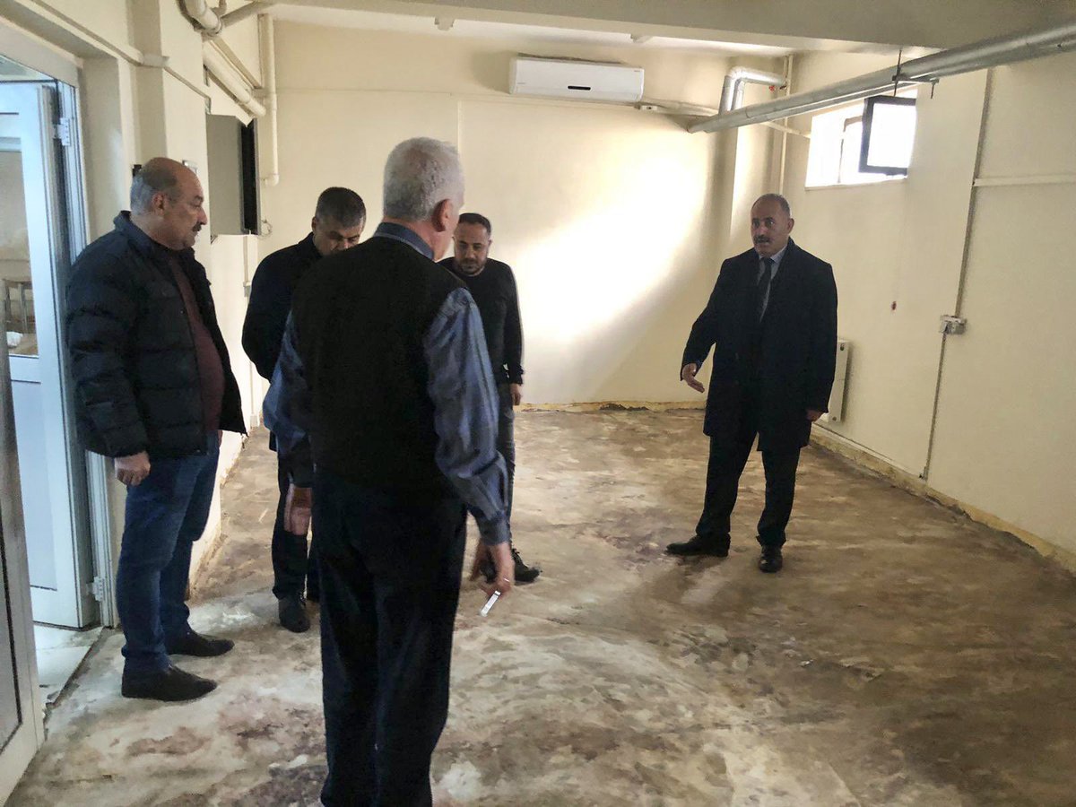 sirnakash's tweet photo. İl Müdürümüz Sn. Salih KAYA ,İlimiz Cizre ilçesinde etkili olan yoğun yağışlar sonrası, meydana gelen su baskını nedeniyle Cizre SHM'de incelemelerde bulunarak; Kuruluş Müdürümüzden bilgi aldı. 
@tcailesosyal 
@skaya1970k https://t.co/3ZU3h9kPxU