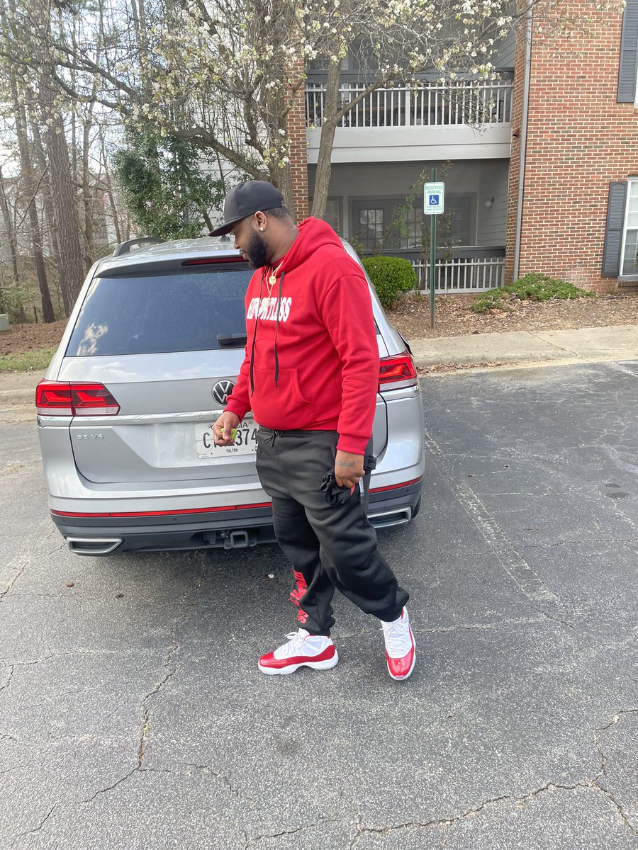 therealbamb's tweet photo. That get back don’t got a date https://t.co/7bqLEnd6Xp