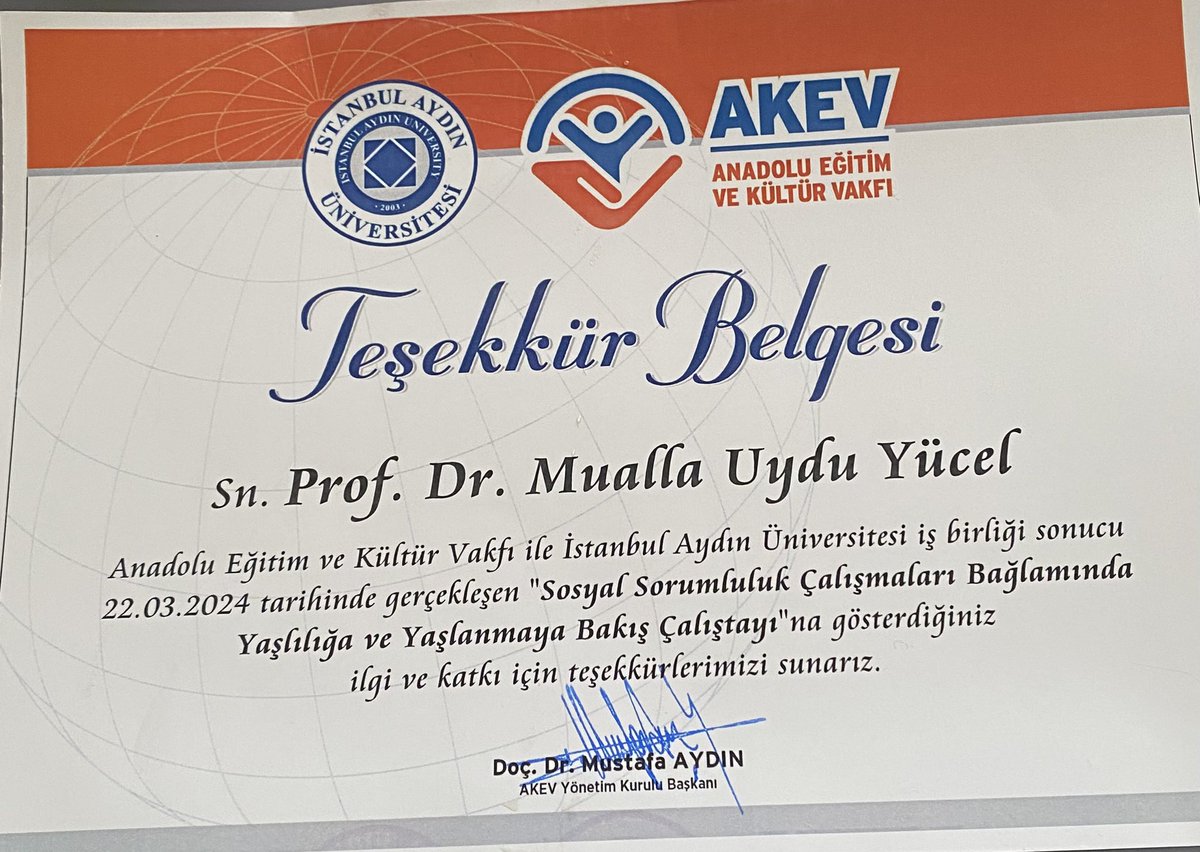 Bugün AKEV ve İstanbul Aydın Üniversitesi’nin düzenlediği Yaşlılığa ve Yaşlanmaya Bakış Çalıştayı’na katıldım. Çok faydalı bir çalıştay yapıldı. Ben Türk Kültüründe Yaşlılık üzerine bir sunum yaptım. Katılanlar düşüncelerini sorun/ çözüm önerileri çerçevesinde ifade ettiler.