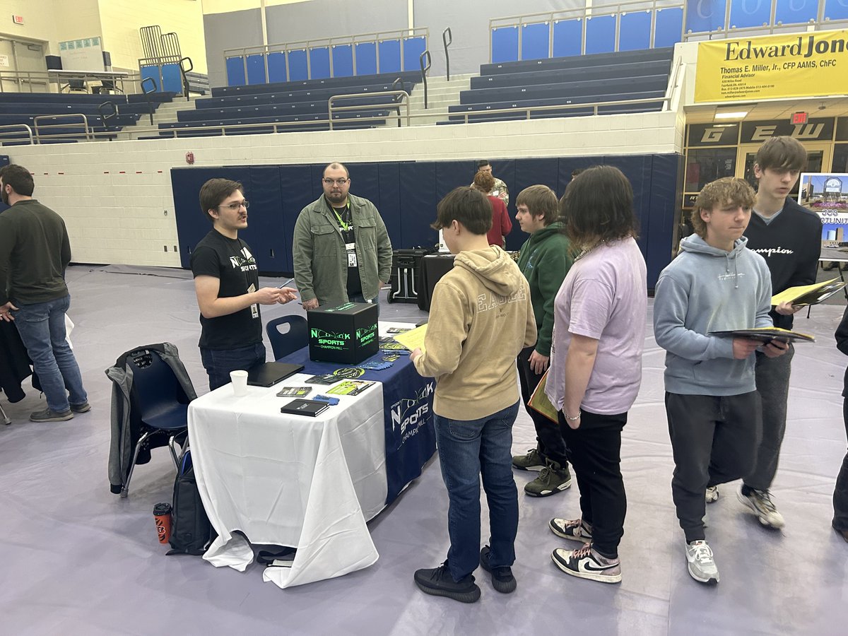 This is how it started and this is how it's going.  Thanks to Andrea Hobson and our career and college partners for another great Cougar College and Career Fair for our juniors and seniors! <a href="/EdgewoodCougs/">Edgewood Schools</a> <a href="/TheEdgeAthletic/">TheEdge_Athletics</a>