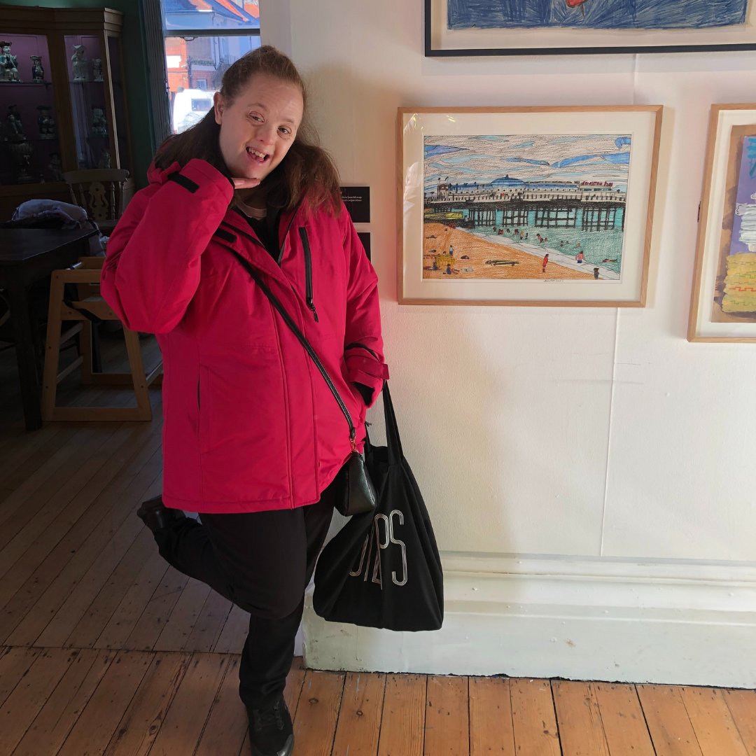 🎨 Earlier this year, our candidates visited @BrightonMuseums to see the @outsidein_uk exhibition showcasing art by people with learning disabilities. It was a great opportunity for our candidates to immerse themselves in the community and see the work of their peers celebrated!