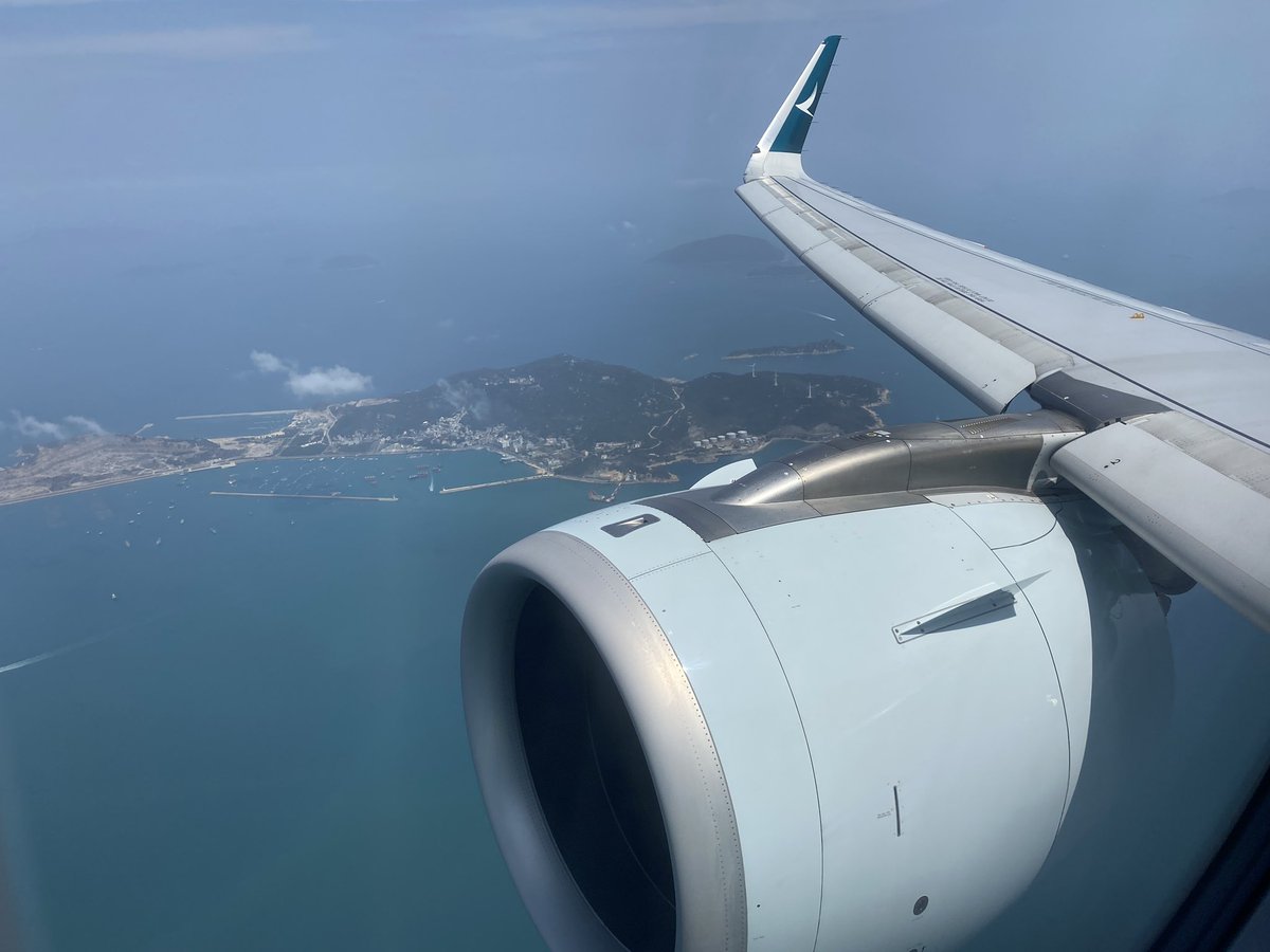 It’s wings from #JapanAirlines and #CathayPacific this week for #wingfriday