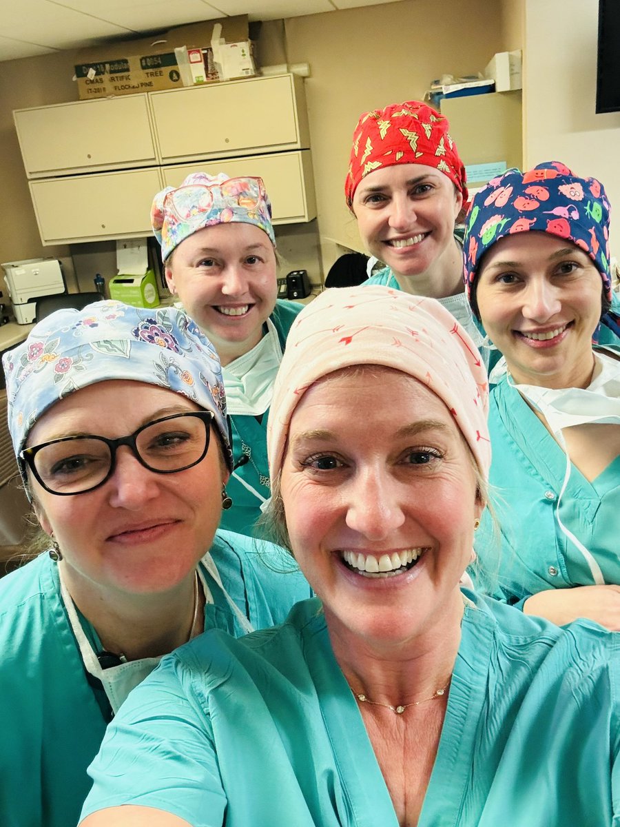 It's #WomensHistoryMonth, of course we're going to snap a photo when the call team is all women anesthesiologists!