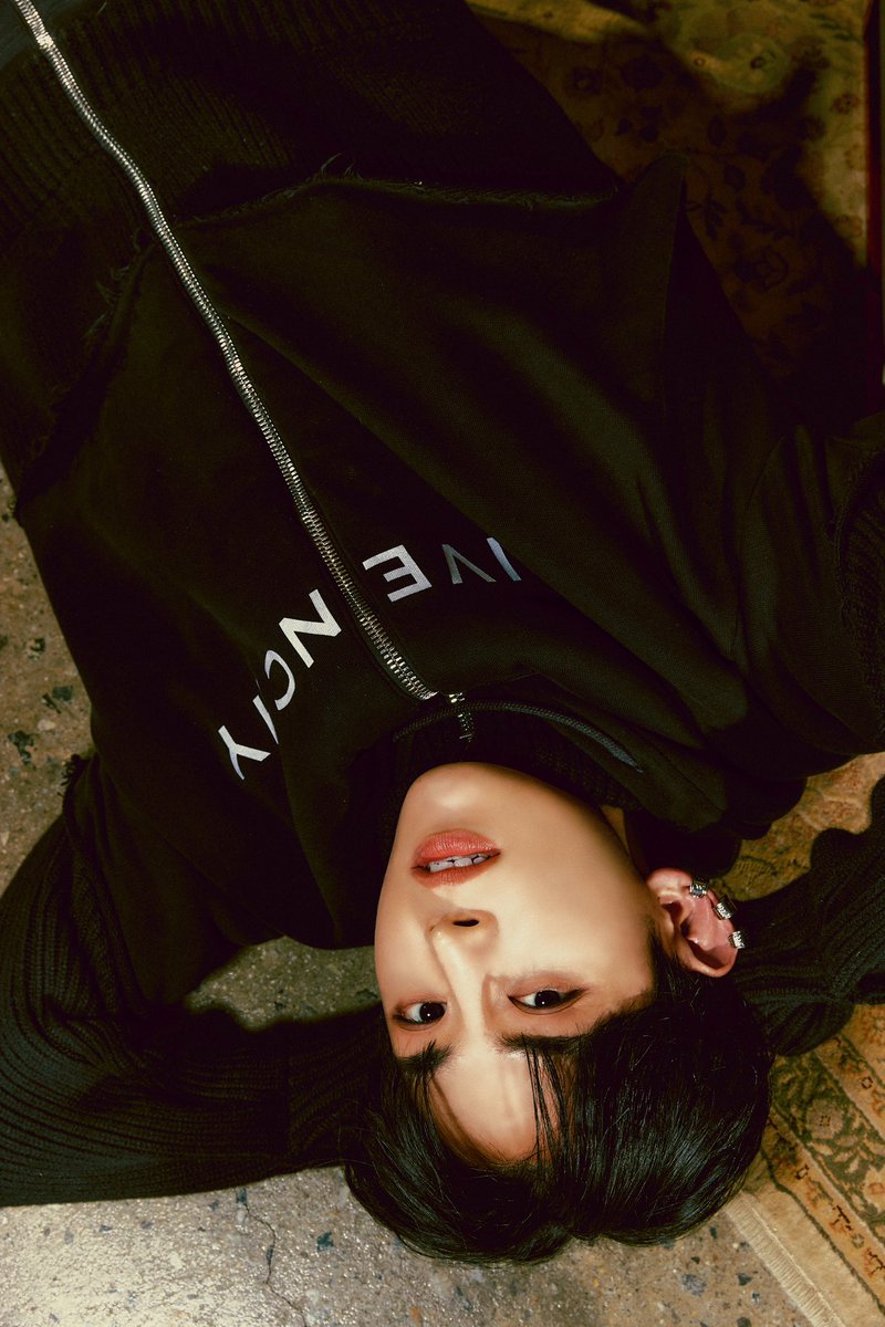 Our started DAYS

#현빈 #HYEONBIN

NOWADAYS 1st Single [𝗡𝗢𝗪𝗔𝗗𝗔𝗬𝗦]
2024.04.02. 18:00 (KST)

#NOWADAYS #나우어데이즈