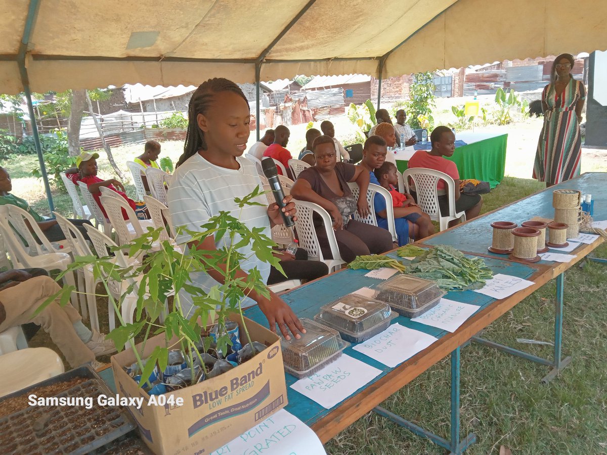 hellen_lum47464's tweet photo. Today community members of Nyalenda A were engaged in clean-up of the western wigwa drainage and planting of trees at Kiya grounds the activity was being lead by @UnitedSolutionswastegroup based in Nyalenda A
#Community4community https://t.co/i0dbM6bl0s