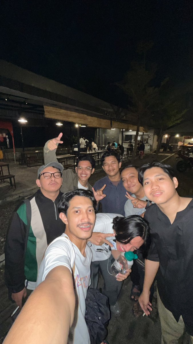 _falentino's tweet photo. seperti biasa, tiap bulan ramadhan sempetin ketemu &amp; bukber bersama klean semua. tetep menyenangkan &amp; selalu menyenangkan
lov u oll 💆🏻‍♂️ https://t.co/gw32eIn2gT