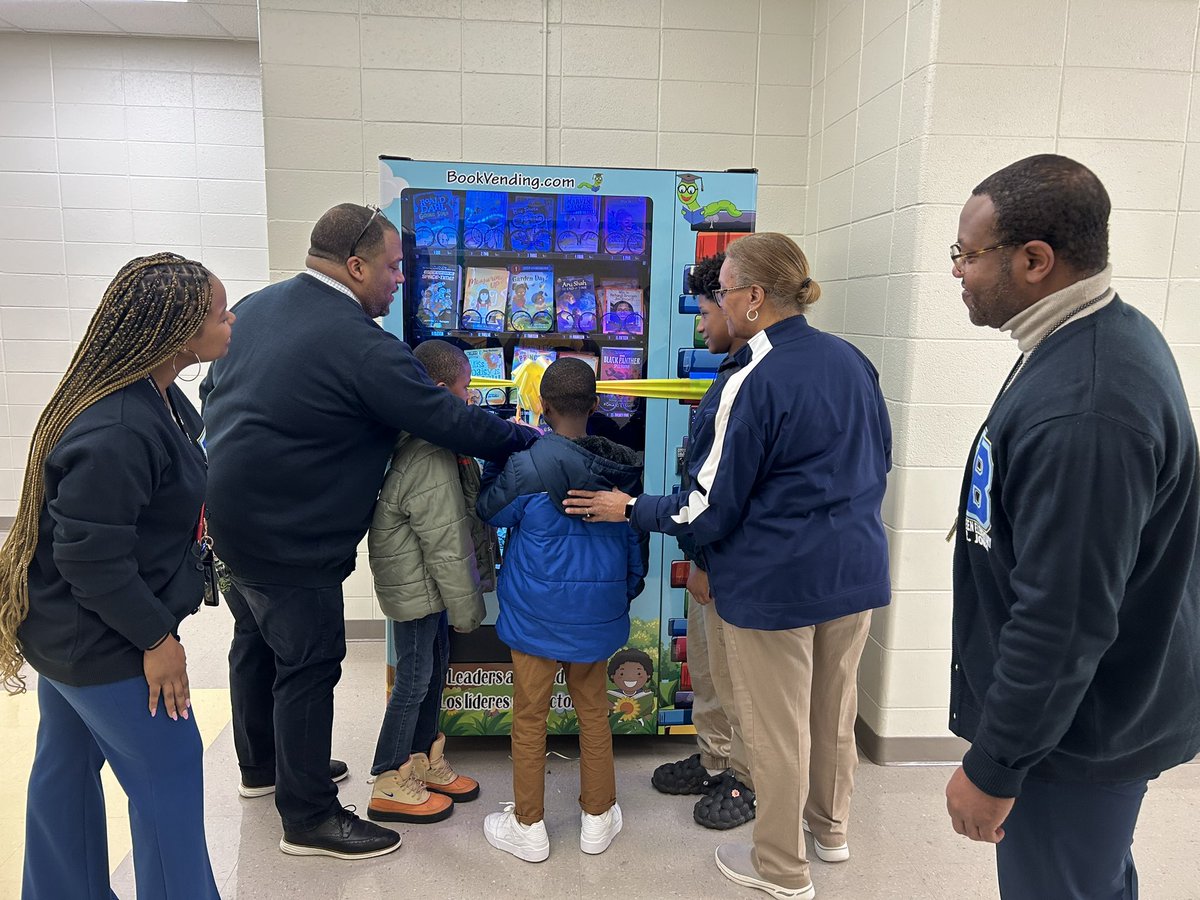 We did it‼️We cut the ribbon for our #Bookvending machine📚@docdrewlovett @JenWinSaunders @CostonCharice @LynairMiller @lexology00 @BenteenIB @PrincessS2003 @MsFree_SC @PaulWBrownAPS