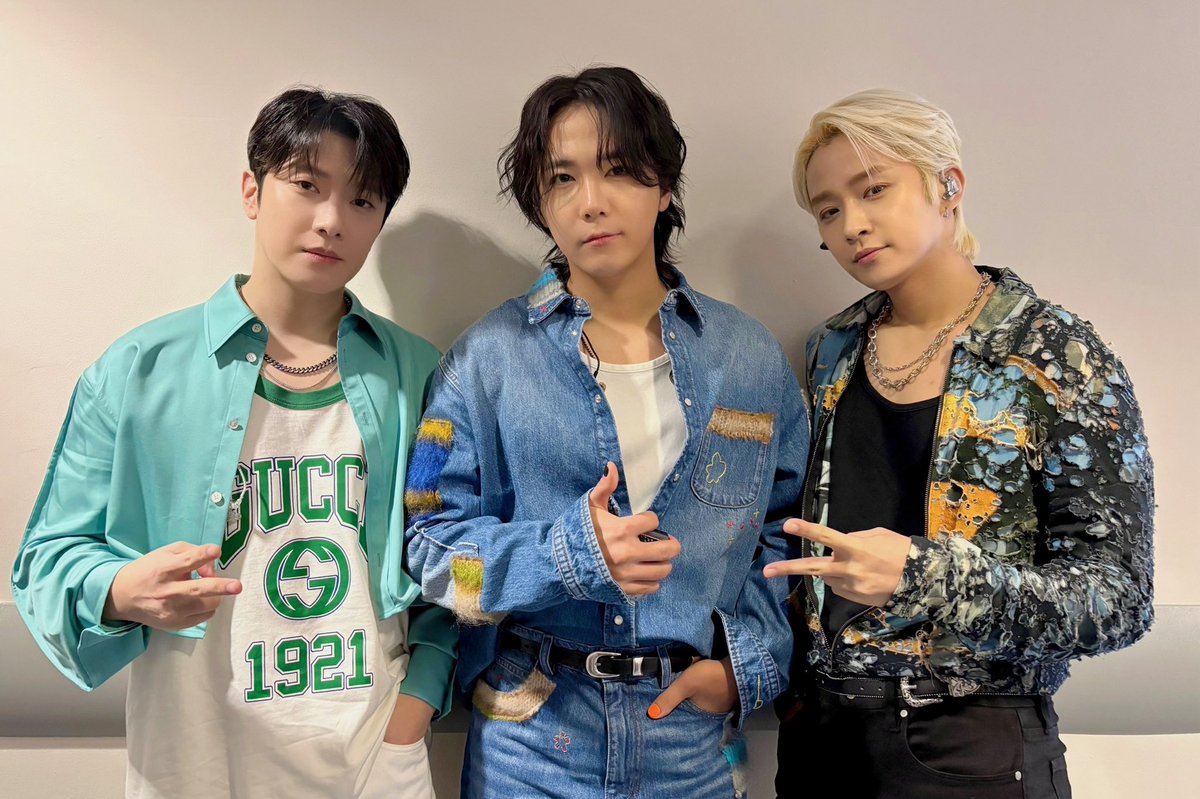 FT_FANCLUB's tweet photo. [📸] 2024 FTISLAND LIVE ‘HEY DAY’ - SINGAPORE 

노란 물결로 가득히 채워줘서 고마워💛
Thank you for filling with yellow-wave💛

#FTISLAND #FT아일랜드 #HEY_DAY https://t.co/PpYw1ww8kT