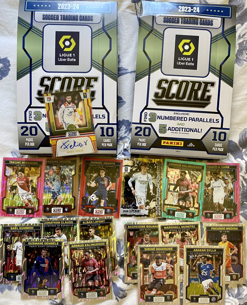 RealSports_Geek's tweet photo. Break 2 box Score Ligue 1 en provenance de @ShopUScards ..et voici le résultat:
- 1 auto gold 3/10 @NabilFekir champion du monde !!!
- 1 gold 3/10 Breakthrough #Lepenant
- 3/15 @a_kalimuendo
- 1/20 @takumina0116
- 10/20 #Sarr
- 8/25 #Kechta
- 16/30 @manuugarte8 https://t.co/6BNeQteY3L