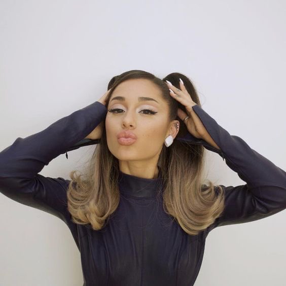 arianagenerica tweet picture