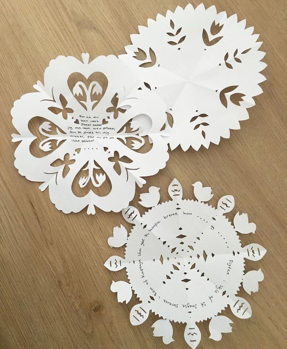 Happy Easter! One of our traditions, dating back to the 18th century is - Easter letters (🇩🇰gækkebreve)✉Danes fold and cut intricate paper patterns with a short poem inside. The recipient of a gækkebrev must guess the sender, in order to win or lose their chocolate Easter egg.
