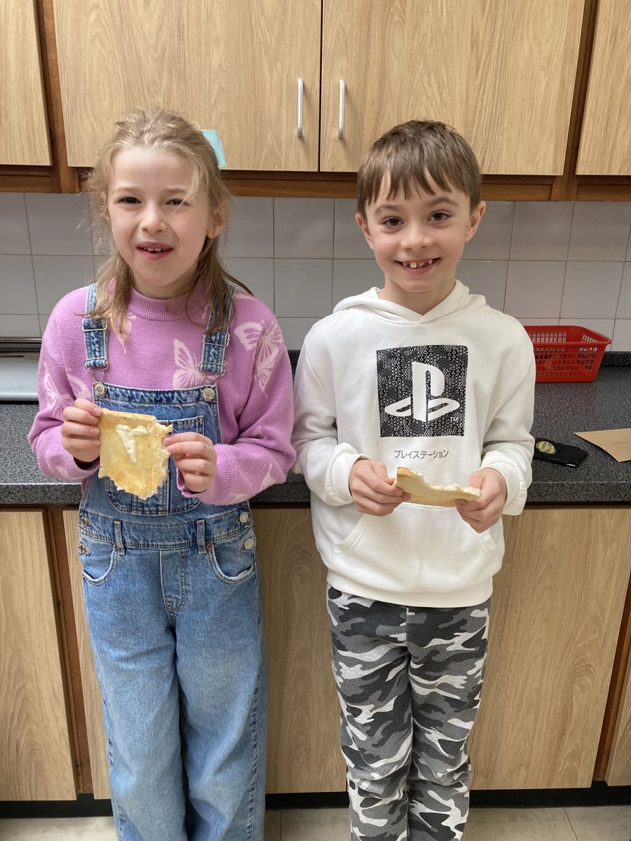 EstfeldSchool's tweet photo. Thank you to Mrs Booker who was in school today selling toast to raise money for @_bfriend  as part of our Day of Giving.  She made £135.38.  Fantastic! https://t.co/rK0WLEEA7Z