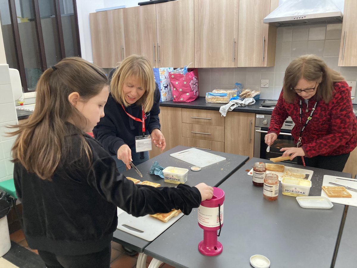 EstfeldSchool's tweet photo. Thank you to Mrs Booker who was in school today selling toast to raise money for @_bfriend  as part of our Day of Giving.  She made £135.38.  Fantastic! https://t.co/rK0WLEEA7Z
