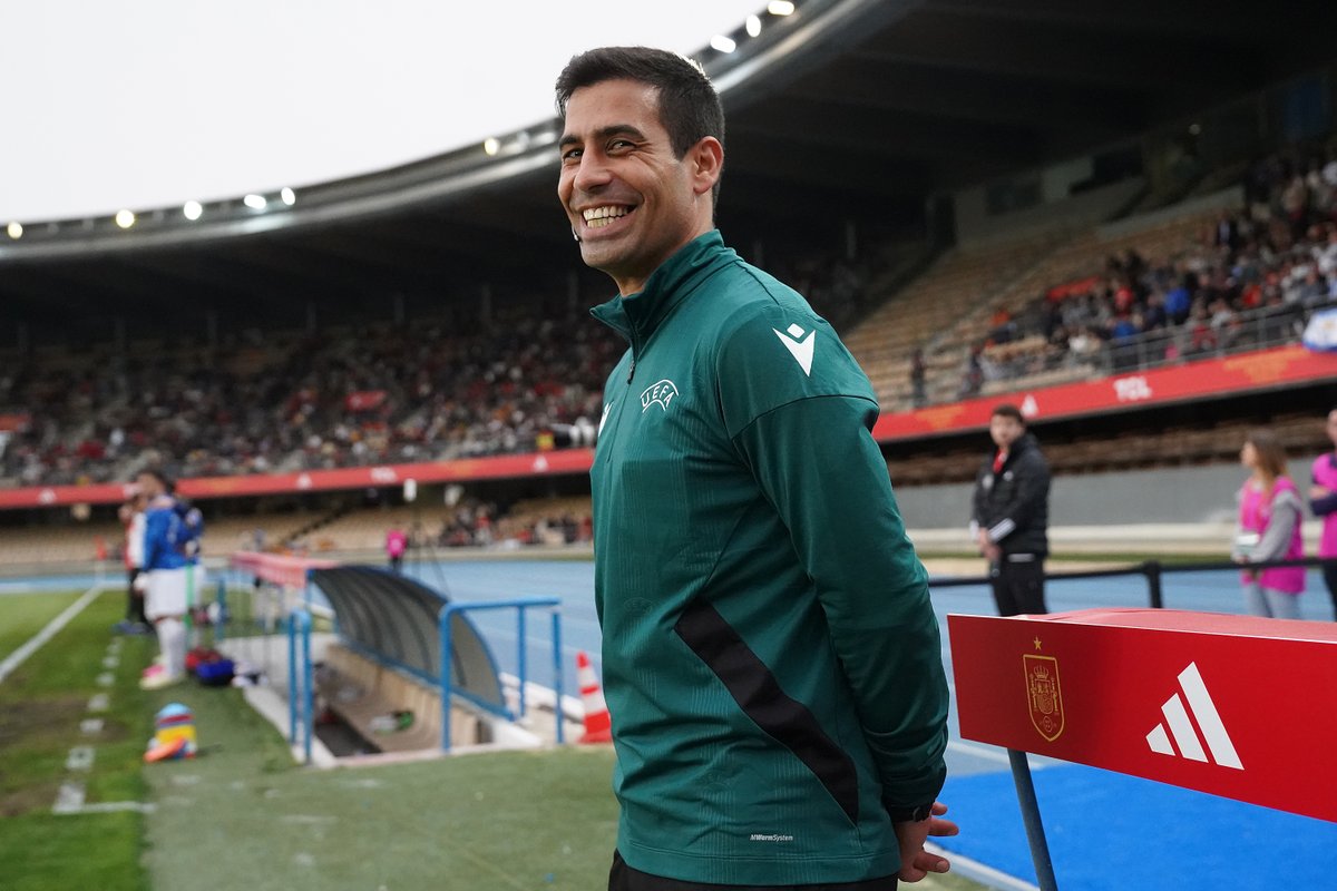⚖️ ÀRBITRES ⚽
🇦🇩 Equip arbitral de la @fedandfut en l'amistós Sub21 entre 🇪🇸 Espanya i 🇸🇰 Eslovàquia
⚽ Antoine Chiaramonti, Andreu Vilanova, Ainhoa Fernández i Luis Miguel do Nascimento
📸 Foto: <a href="/rfef/">RFEF</a>