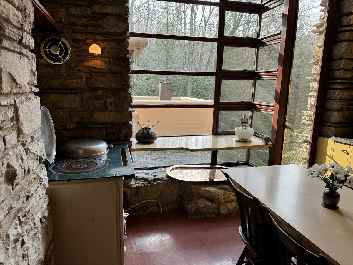 notsobigkahuna's tweet photo. Some culture on the #marchmadness2024 trip.. #franklloydwright #fallingwaters https://t.co/ZehmpwN1Ic