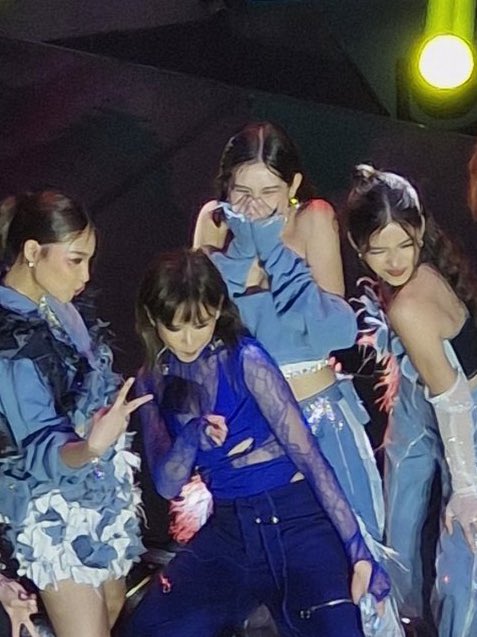 mahiwagang salamin kilig na kilig ang bunso namin 😭