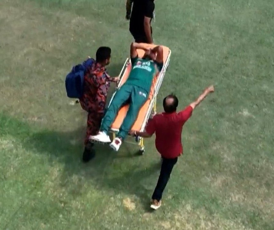 internetumpire's tweet photo. Fizz for real recreated "call an ambulance but not for me" in real life. https://t.co/SvnIPYlgbB