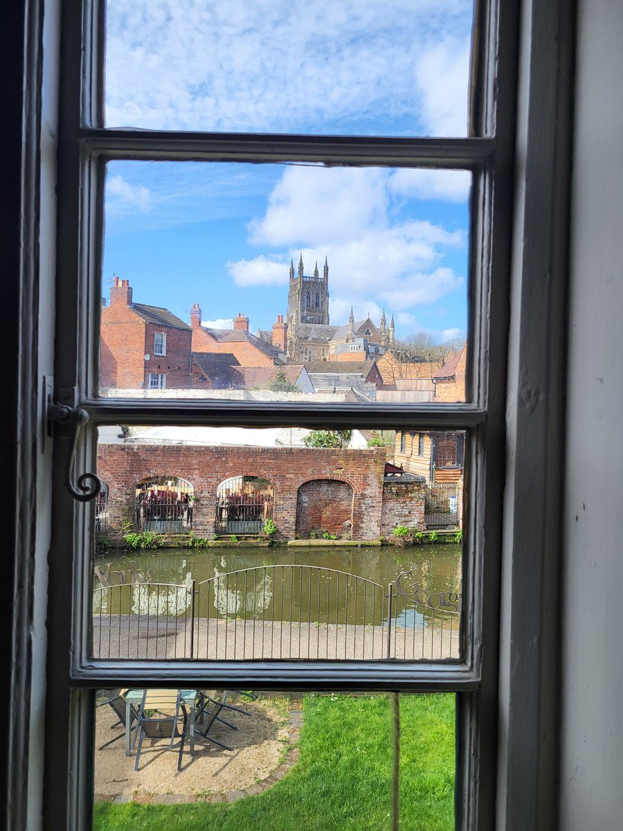Dr Whitney Standlee (@was925) on Twitter photo Wonderful visits this morning with students on our module Writing Worcester Past and Present to The Commandery and @NTGreyfriars on a glorious day. A wealth of historical riches here on our doorstep at <a href="/worcester_uni/">University of Worcester</a> <a href="/EngLitUoW/">English Literature UoW</a> Wonderful visits this morning with students on our module Writing Worcester Past and Present to The Commandery and @NTGreyfriars on a glorious day. A wealth of historical riches here on our doorstep at <a href="/worcester_uni/">University of Worcester</a> <a href="/EngLitUoW/">English Literature UoW</a>