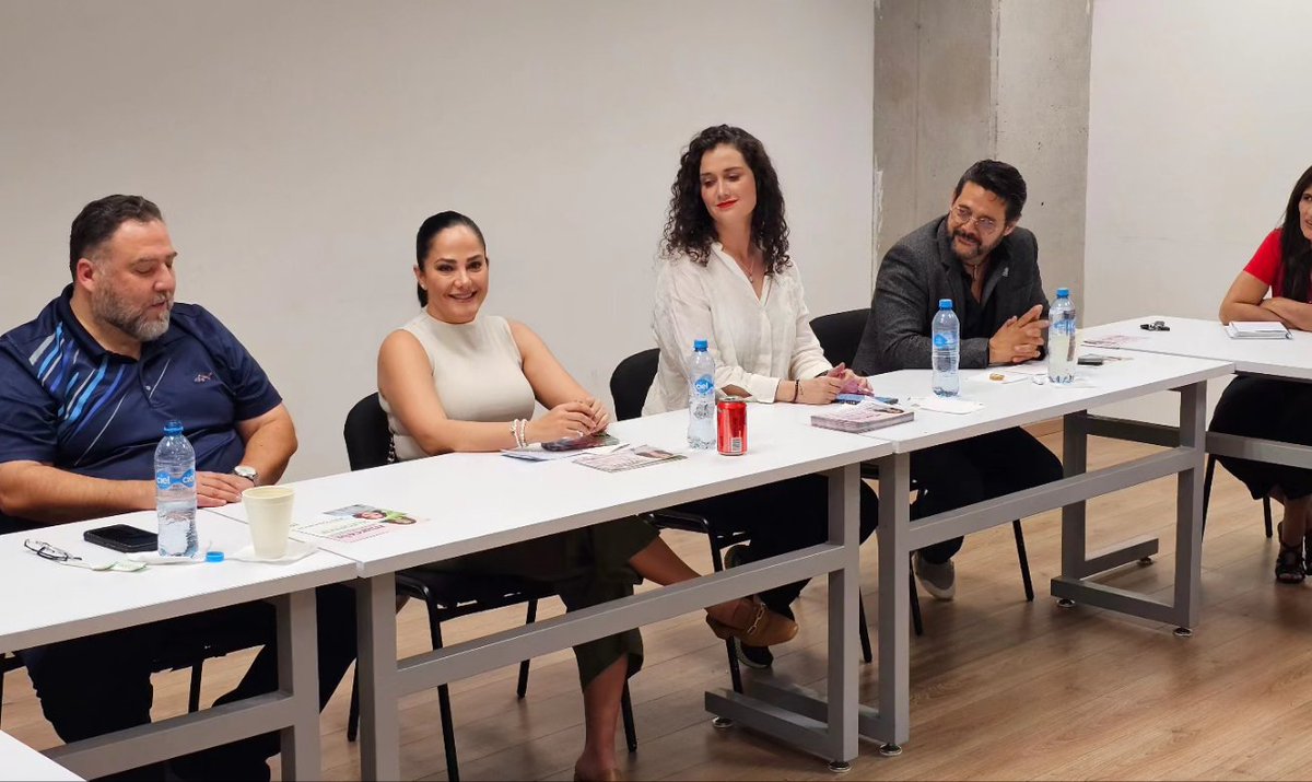 Diálogo Abierto con Monica Sandoval y Marcela Michel.

Afiliados de la AMIC Jalisco recibieron el día de hoy a las Candidatas a Diputadas Federales por el Partido Verde, Monica Kleopatra Sandoval Díaz y Marcela Michel.